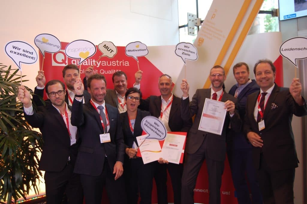 Winners-Conference_Staatspreis-Unternehmensqualität_2018_Fotowand_ (39)