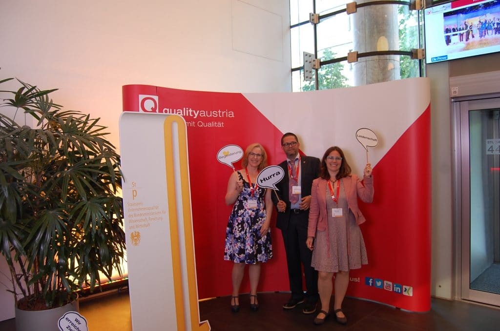 Winners-Conference_Staatspreis-Unternehmensqualität_2018_Fotowand_ (63)