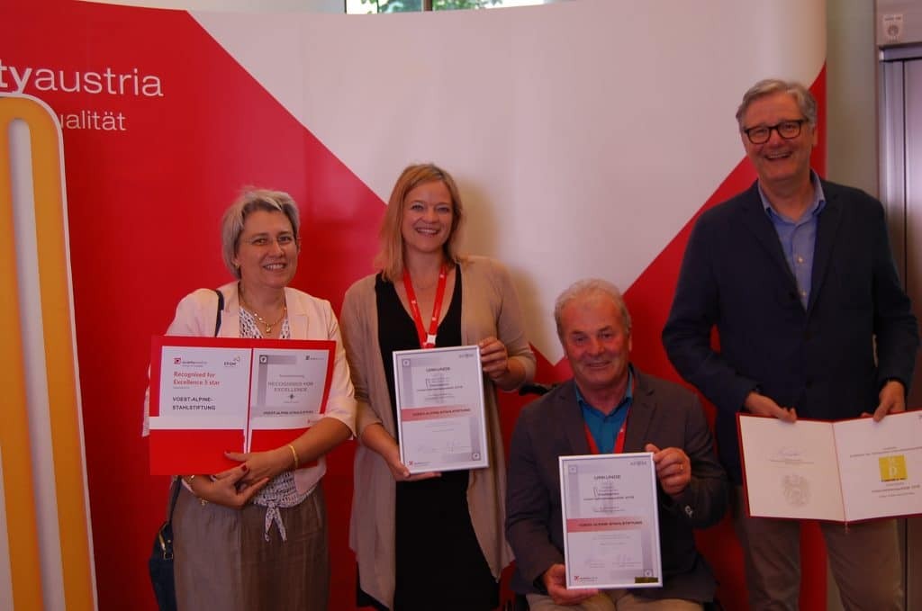Winners-Conference_Staatspreis-Unternehmensqualität_2018_Fotowand_ (70)