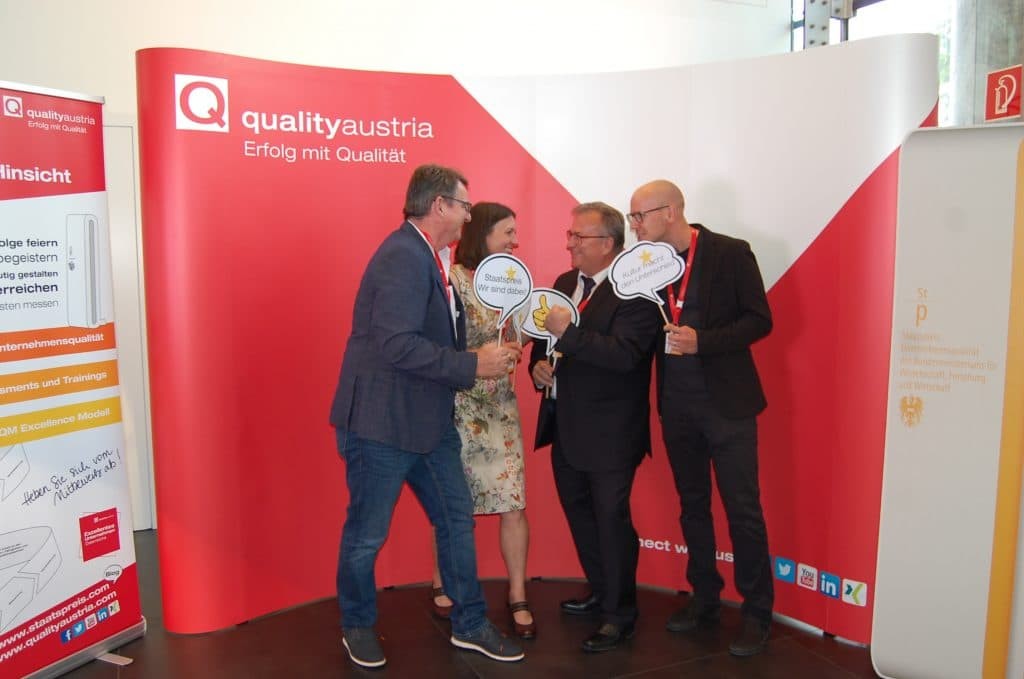 Winners-Conference_Staatspreis-Unternehmensqualität_2019_Fotowand_ (14)