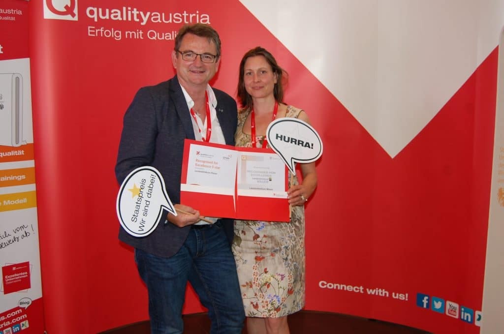 Winners-Conference_Staatspreis-Unternehmensqualität_2019_Fotowand_ (50)