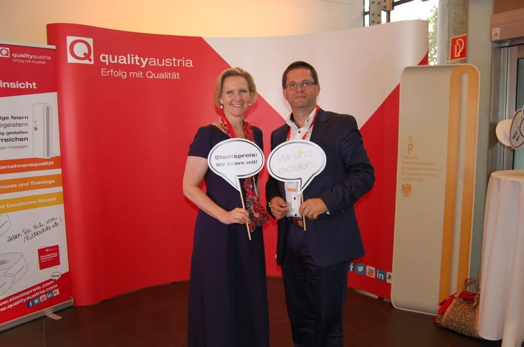 Winners-Conference_Staatspreis-Unternehmensqualität_2019_Fotowand_ (56)